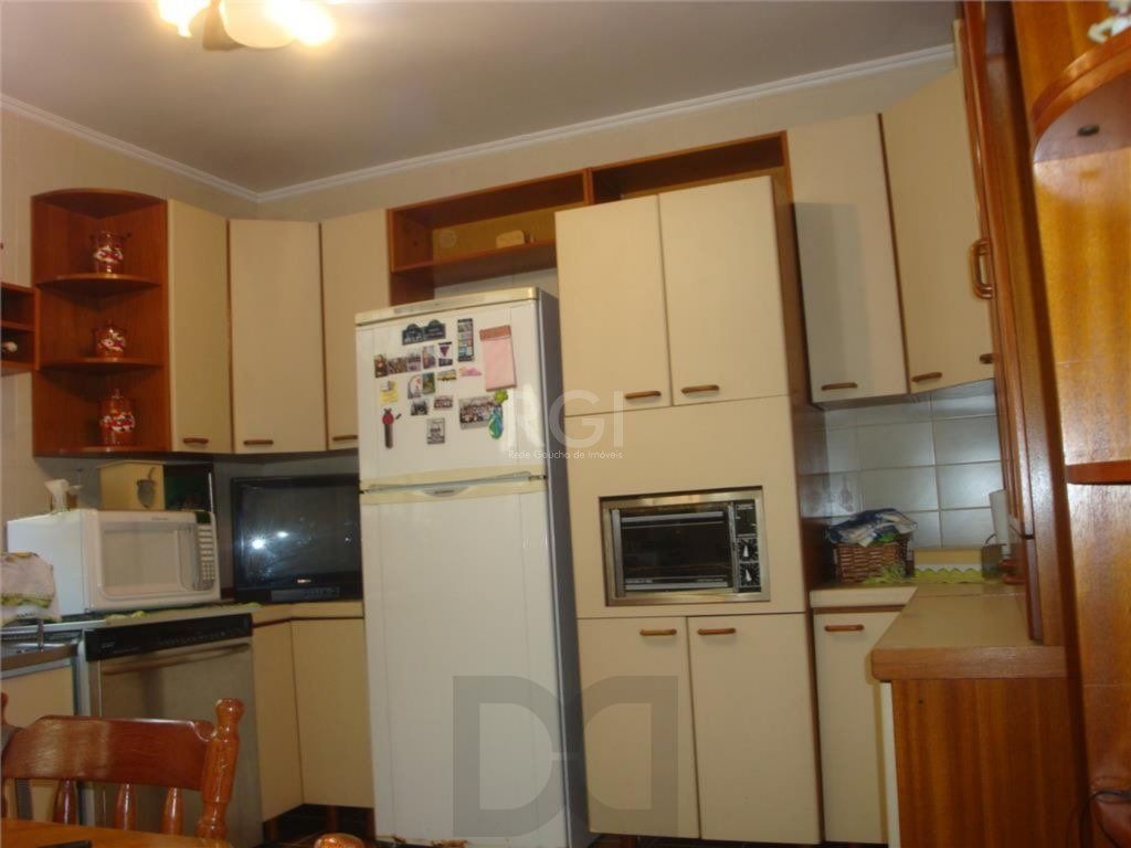 Casa para Venda - 240m², 4 dormitórios, sendo 1 suites, 4 vagas - Nonoai — foto 5