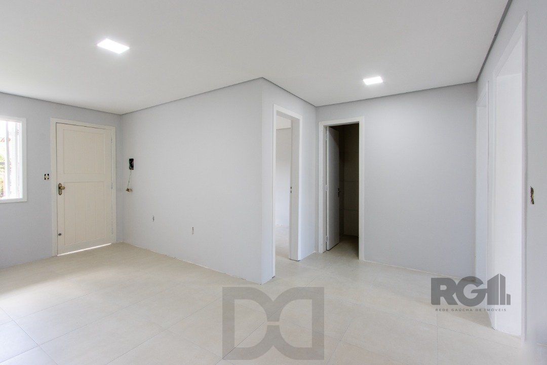 Casa no Bairro Hípica, 100% reformada, 2 dormitórios, 1 vaga de garagem. — foto 6