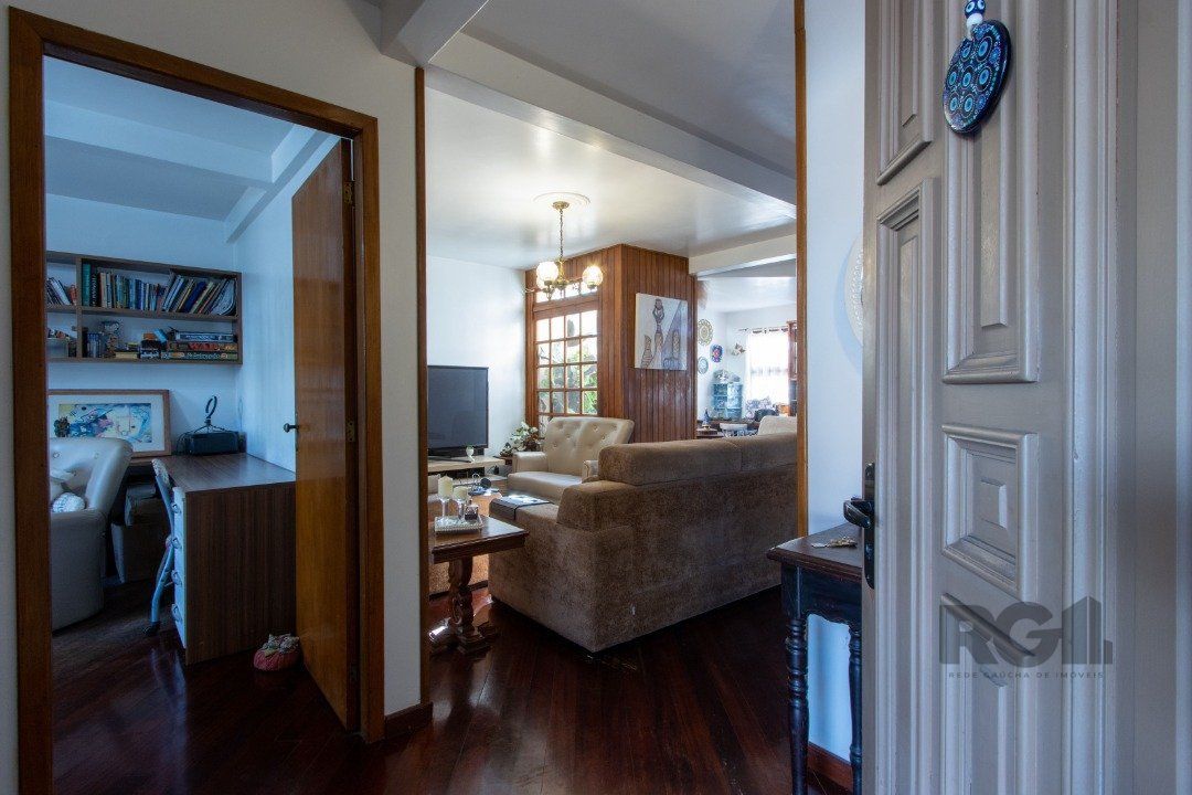 Casa de alvenaria, 3 quartos, 1 suíte, 4 banheiros e 5 vagas de garagem. — foto 5