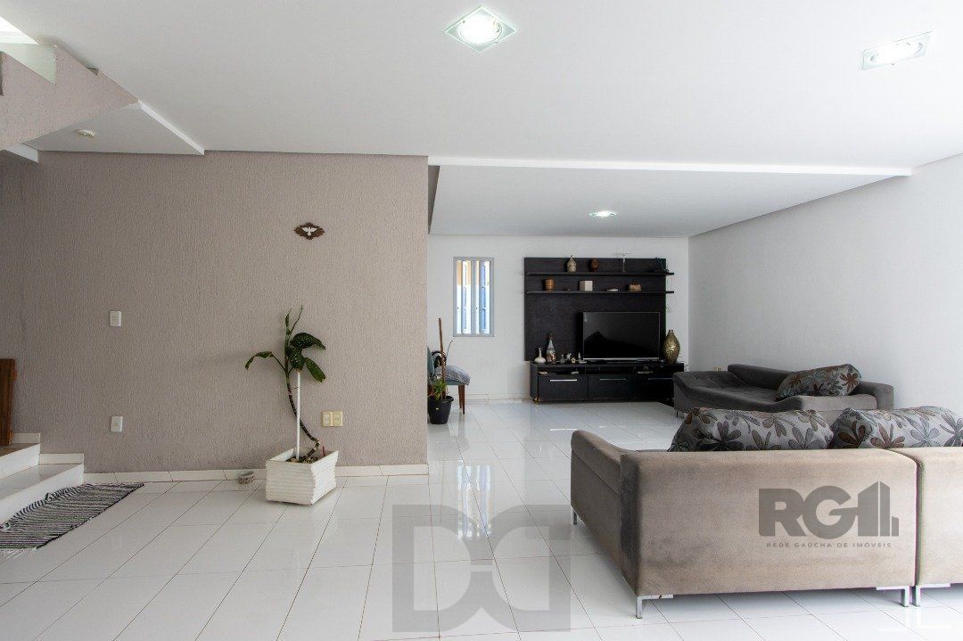 Casa, 5 dormitórios, sendo 1 suíte, 312m² privativos, 8 vagas - Bairro Vila Nova — foto 5