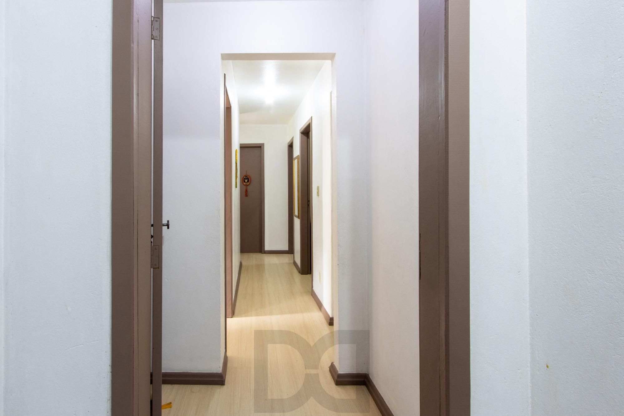 Casa ampla de 2 pavimentos com 4 dormitórios, 1 suite e 4 vagas no bairro Santa Tereza! — foto 22