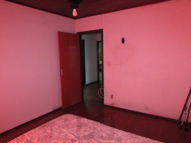 Casa térrea, com 3 dormitórios, 1 suíte, no bairro Nonoai. — foto 15