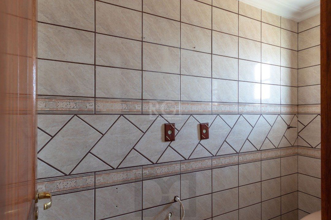 Casa para Venda - 460m², 4 dormitórios, sendo 1 suites, 4 vagas - Cristal — foto 4