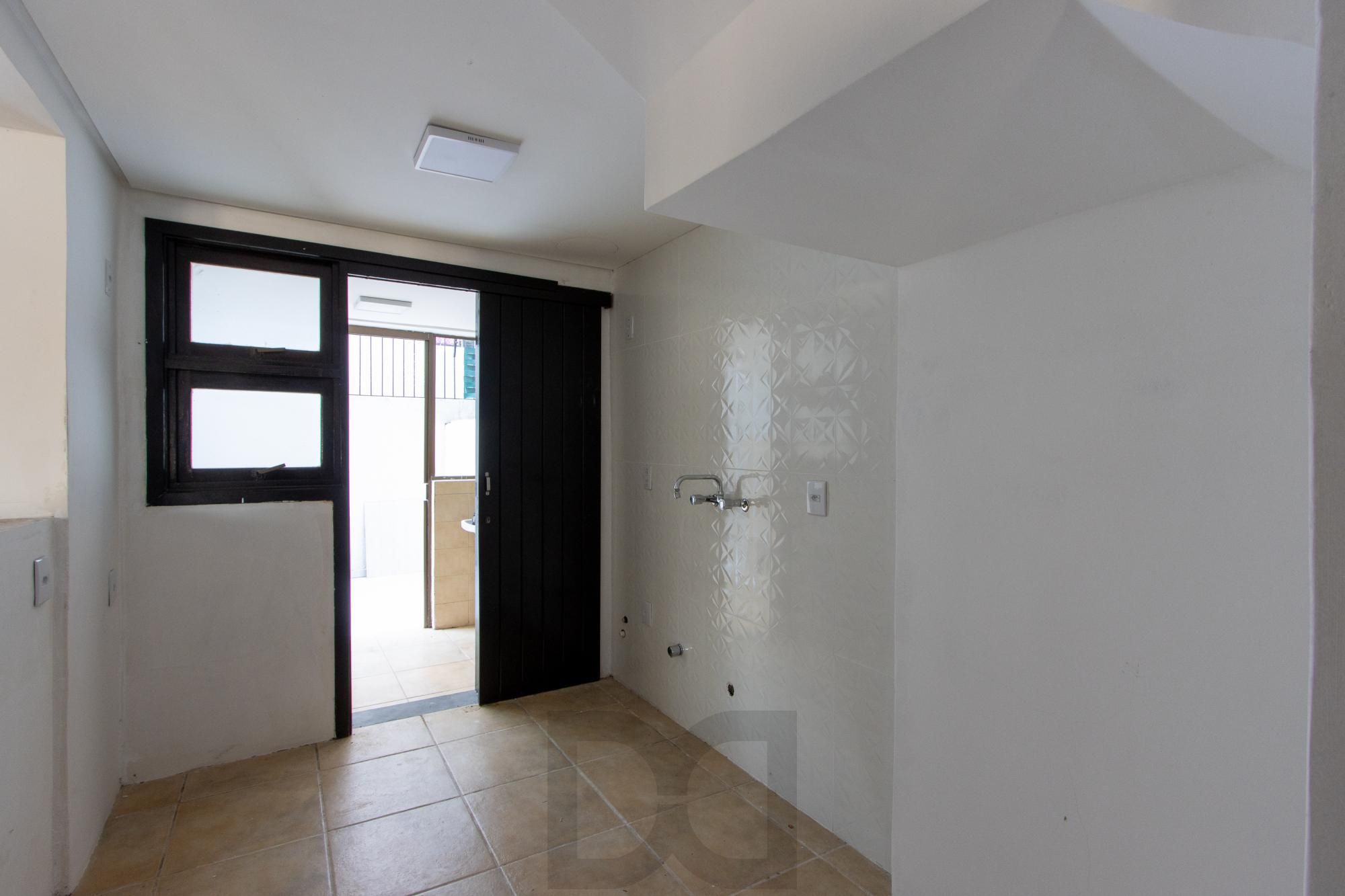 Casa 3 dormitórios, sendo 1 suíte, 2 vagas de garragem - bairro Ipanema — foto 14