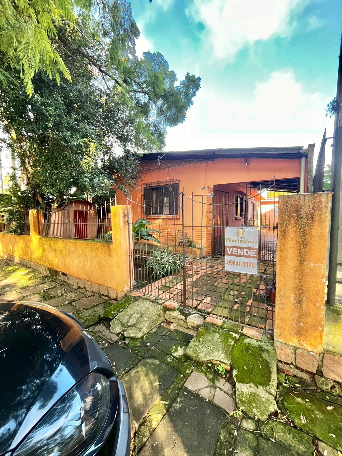 Casa na Rua Marista, Partenon, com 11,00 de frente por 23,00 de frente a fundos — foto 2