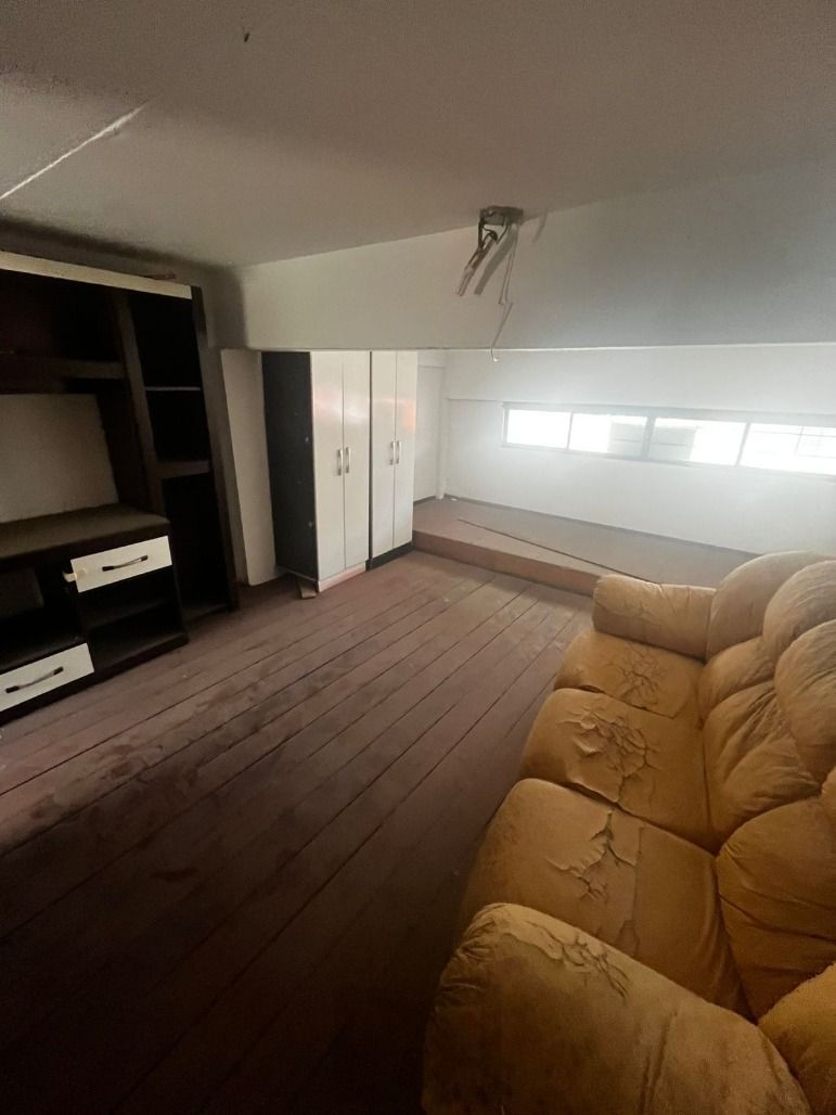 Sala com vaga de garagem, prédio com elevador — foto 18