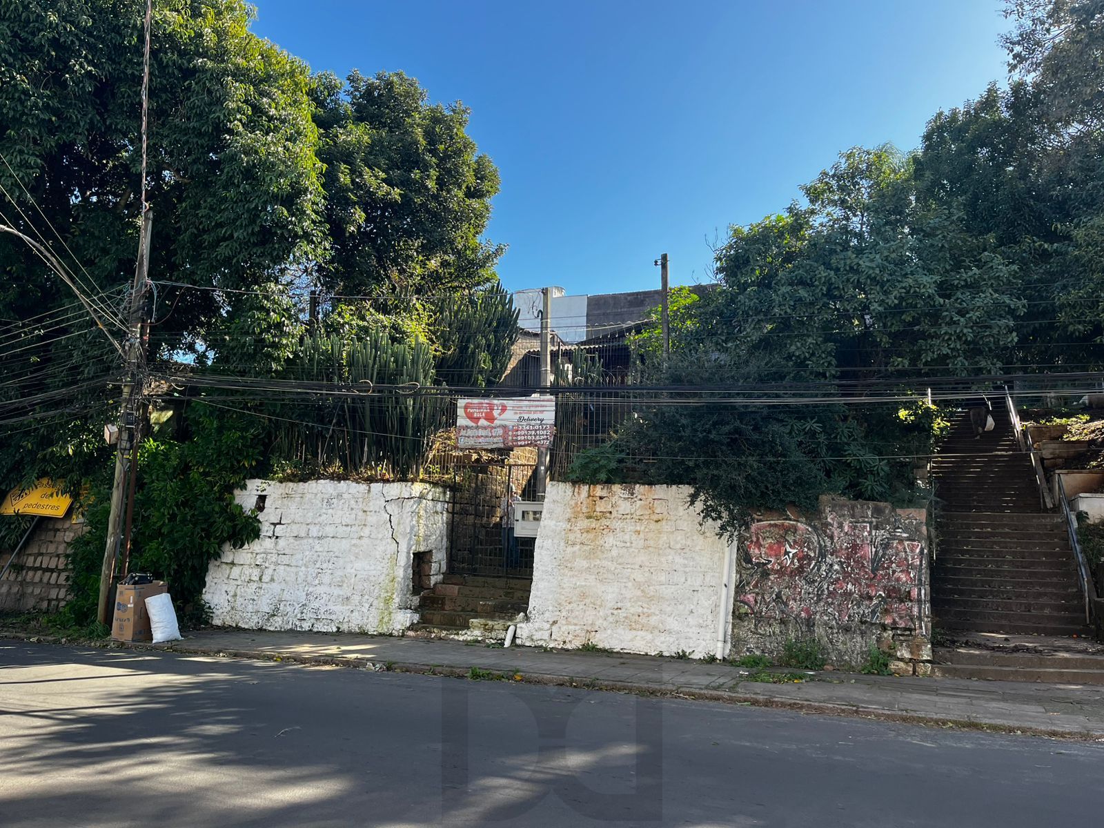 Terreno de 326m², com 02 casas de Madeira em excelentes condições, Passo d'areia — foto 1