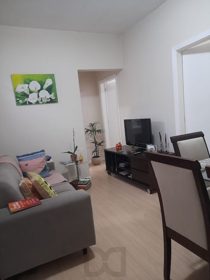 Vende apto de 02 dormitórios, sala, banheiro, cozinha e área de serviço — foto 3