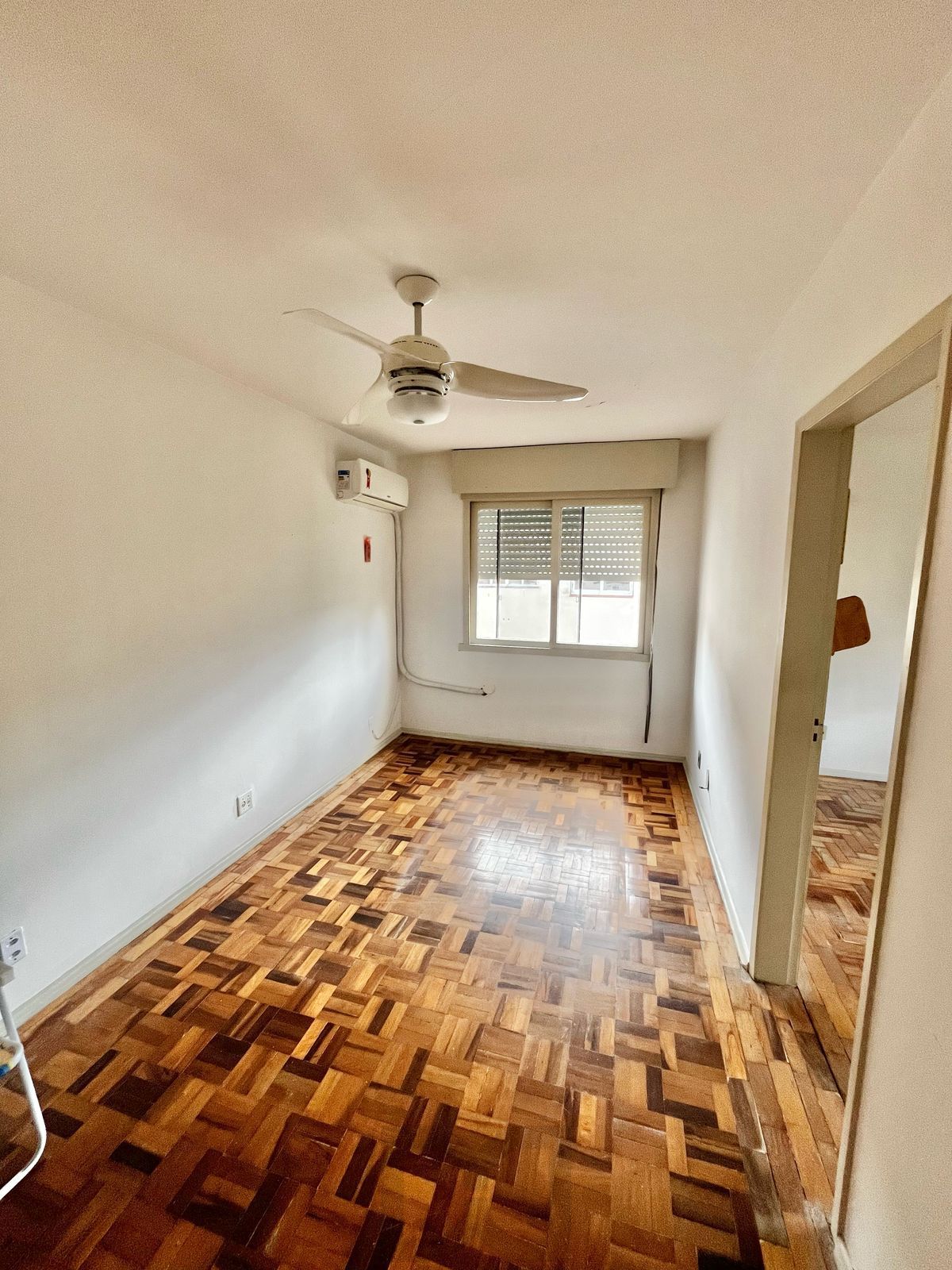 Apto de 01 dorm no Passo da Areia, sala, cozinha, banheiro e área. — foto 8