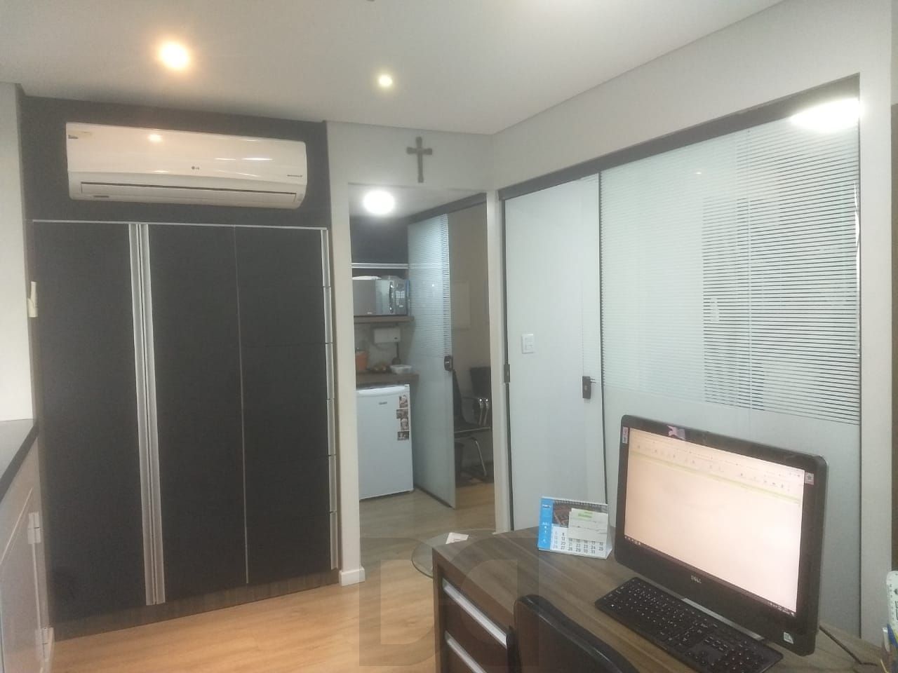 Sala de alto padrão, 52 m², vaga de garagem, Bairro Passo da Areia, mobiliada — foto 7