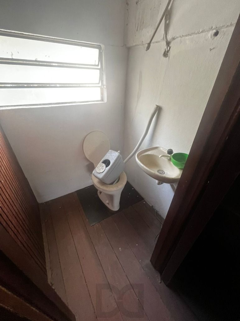 Sala com vaga de garagem, prédio com elevador — foto 19