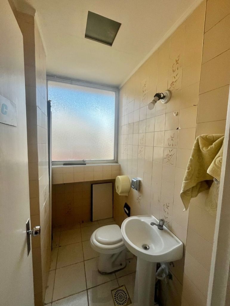 Sala com vaga de garagem, prédio com elevador — foto 14