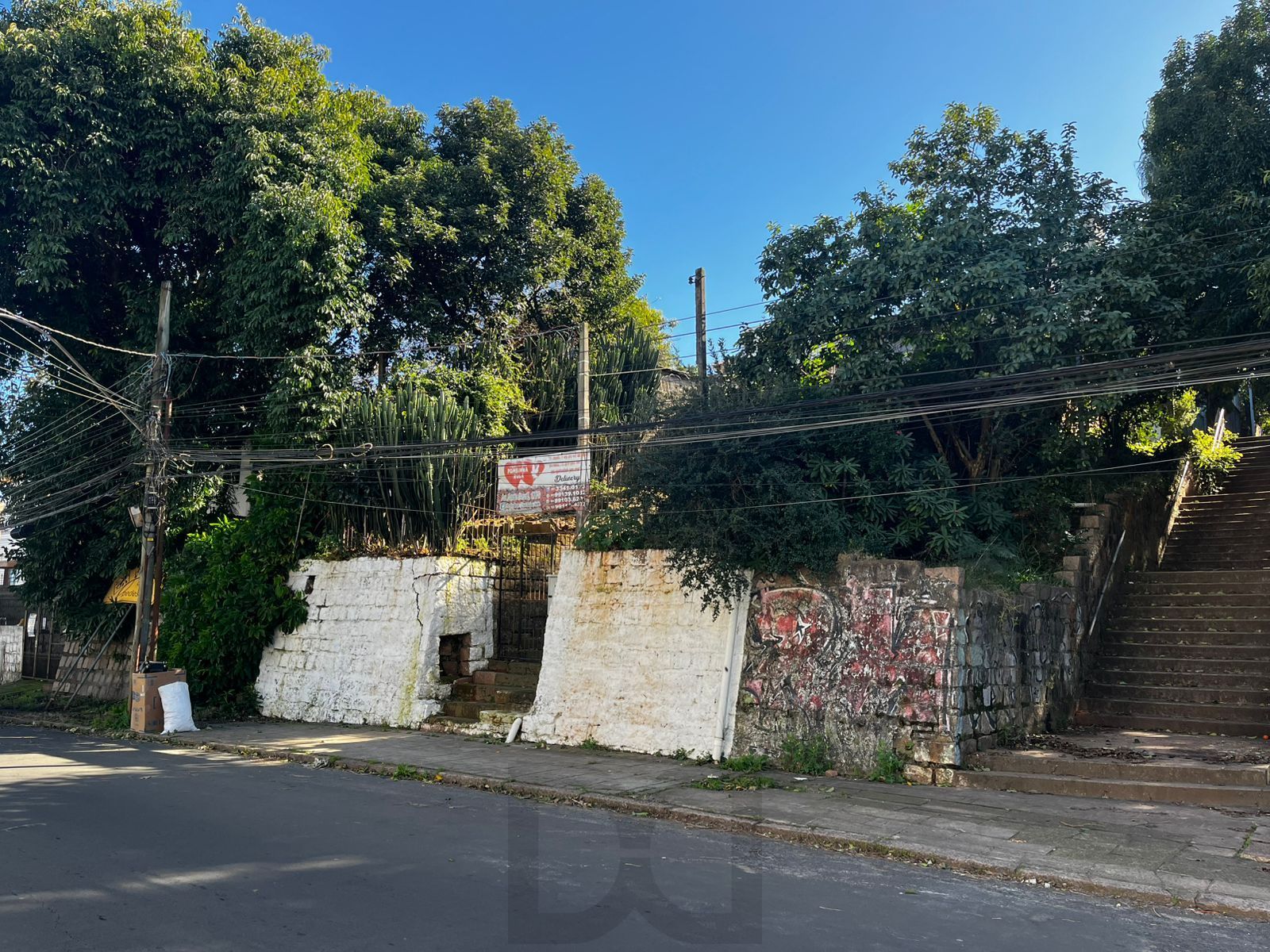 Terreno de 326m², com 02 casas de Madeira em excelentes condições, Passo d'areia — foto 2