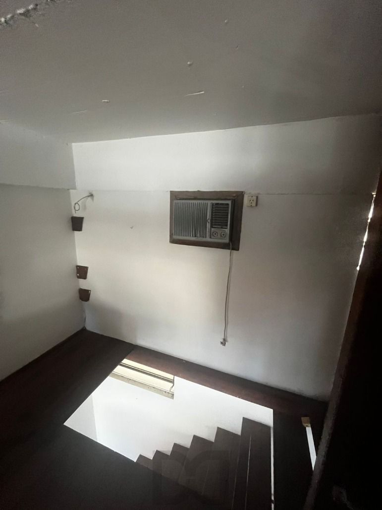 Sala com vaga de garagem, prédio com elevador — foto 17