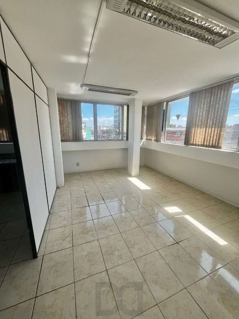 Sala com vaga de garagem, prédio com elevador — foto 4