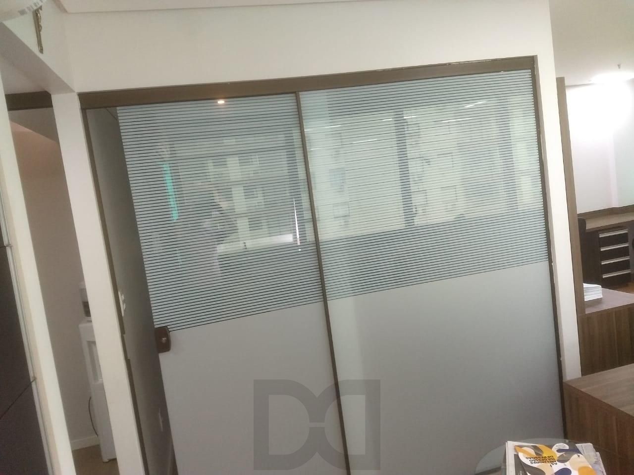 Sala de alto padrão, 52 m², vaga de garagem, Bairro Passo da Areia, mobiliada — foto 6
