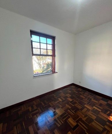 Apto de 02 dorm, sala, banho, cozinha, todo reformado, piso parquet, 01 vaga — foto 8