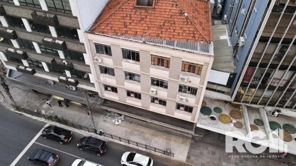 Vende apto de 02 dormitórios, sala, banheiro, cozinha e área de serviço — foto 2