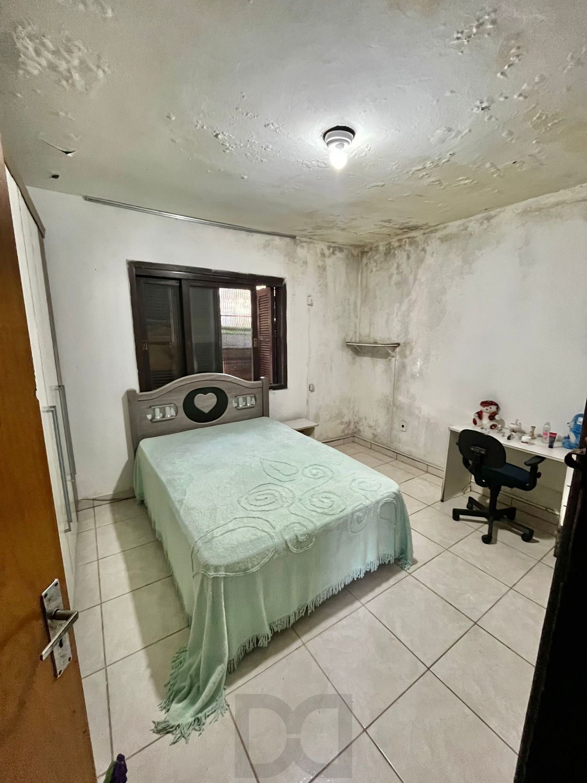 Casa na Rua Marista, Partenon, com 11,00 de frente por 23,00 de frente a fundos — foto 9