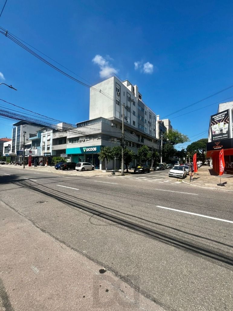 Sala com vaga de garagem, prédio com elevador — foto 1