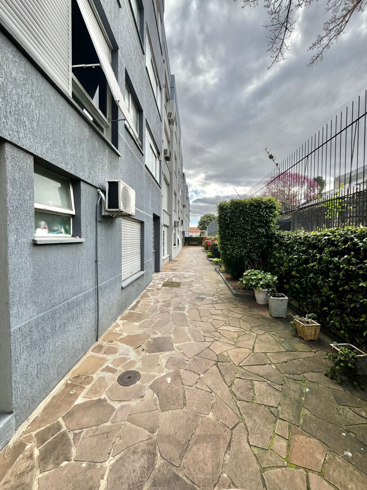 Lateral