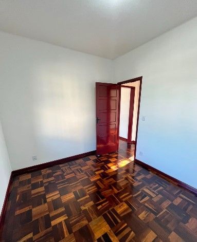 Apto de 02 dorm, sala, banho, cozinha, todo reformado, piso parquet, 01 vaga — foto 9