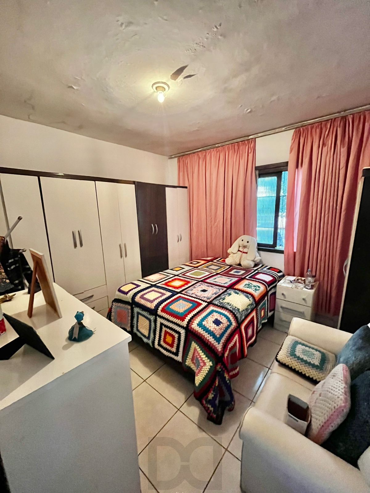 Casa na Rua Marista, Partenon, com 11,00 de frente por 23,00 de frente a fundos — foto 13