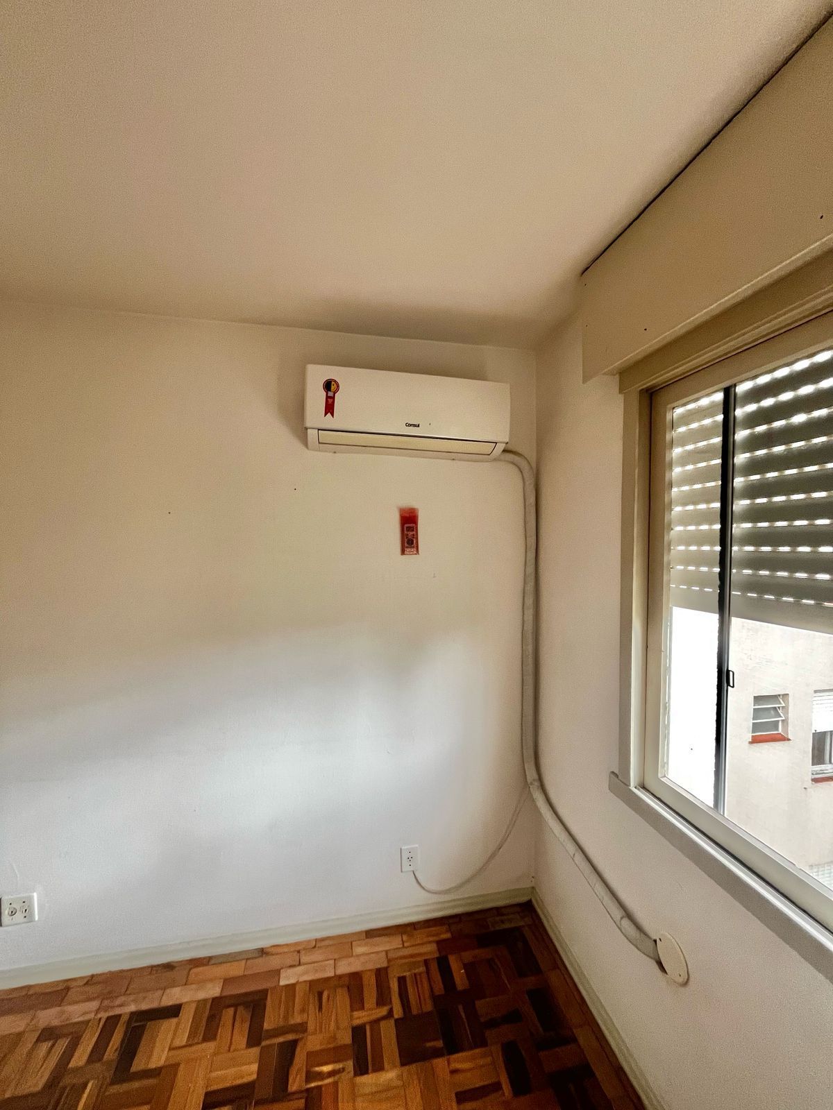 Apto de 01 dorm no Passo da Areia, sala, cozinha, banheiro e área. — foto 9