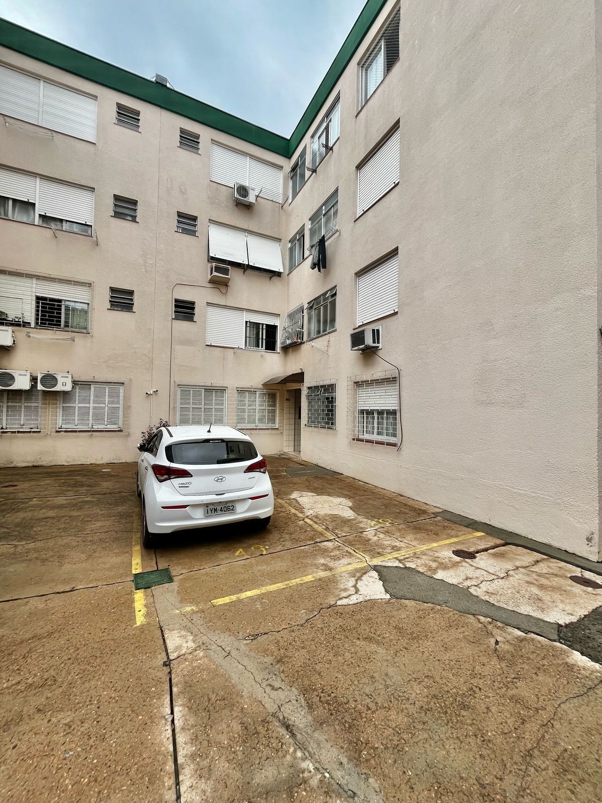 Apto de 01 dorm no Passo da Areia, sala, cozinha, banheiro e área. — foto 4