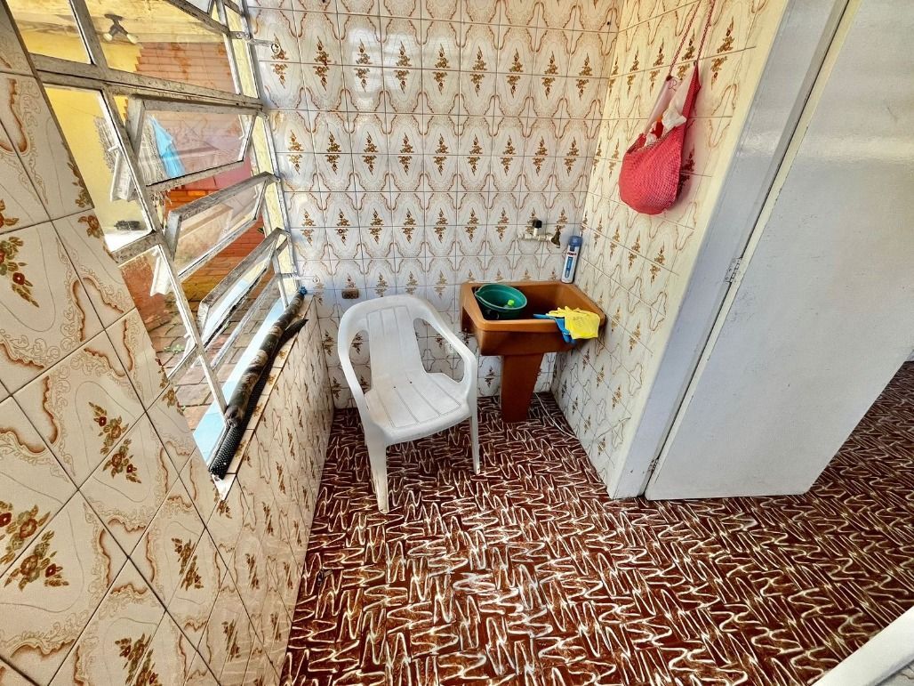 Boa casa térrea, com 03 dormitórios (sendo 01 suíte), sala, 02 banheiros — foto 31