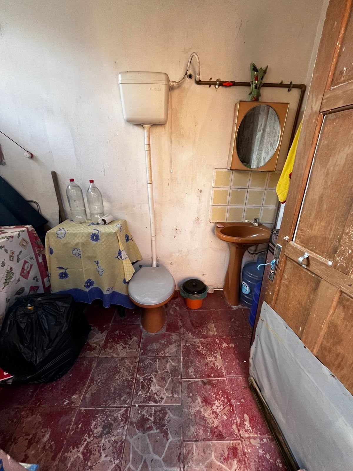 Casa na Rua Marista, Partenon, com 11,00 de frente por 23,00 de frente a fundos — foto 20