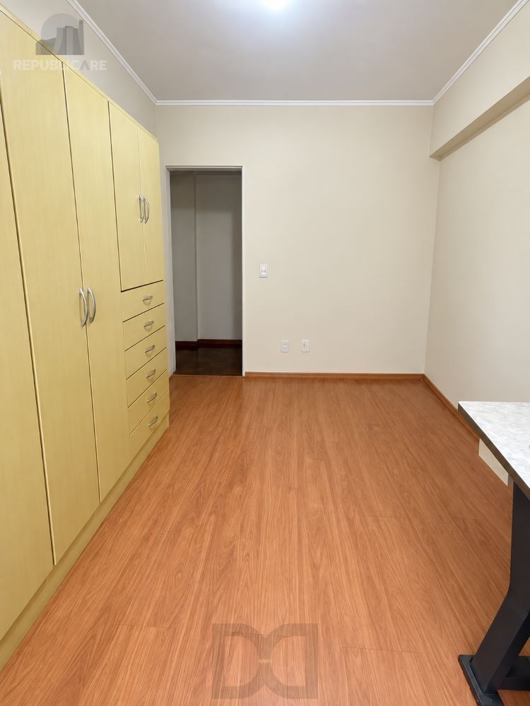 QUARTO-ARMARIO-PLANEJADO-PISO-LAMINADO