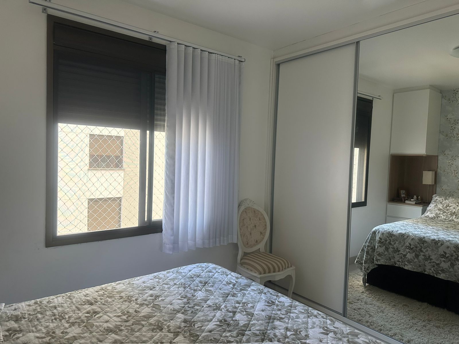 QUARTO-CASAL-COM-JANELA