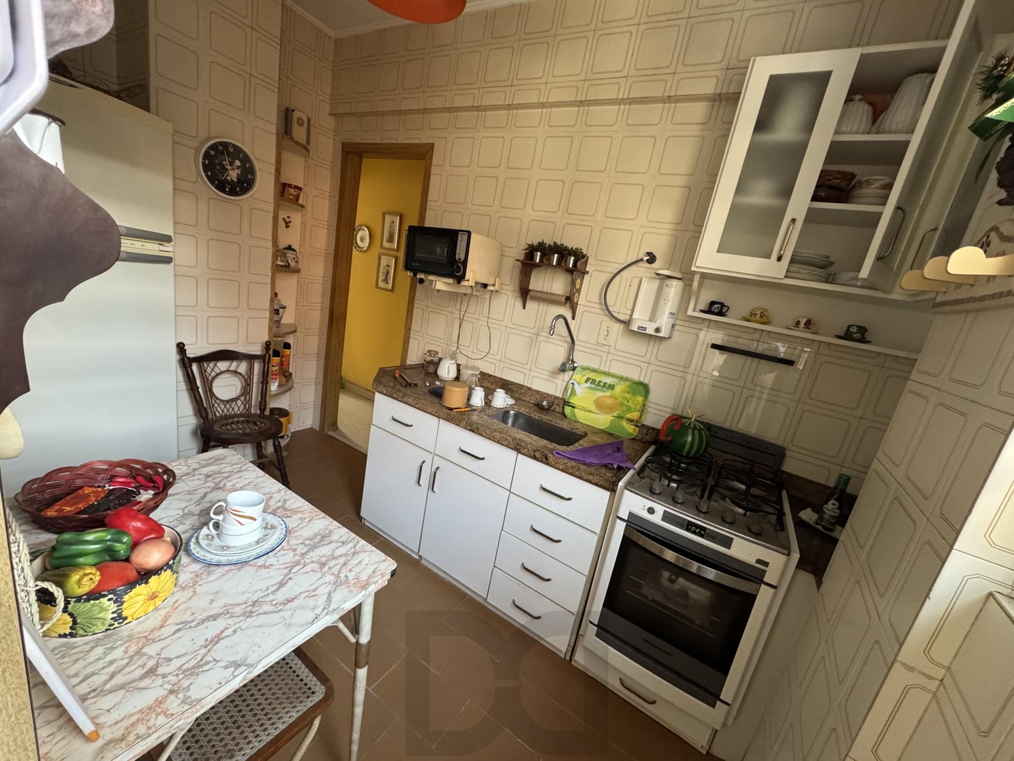 Apartamento de 2 Dormitórios com Elevador na Cidade Baixa — foto 11