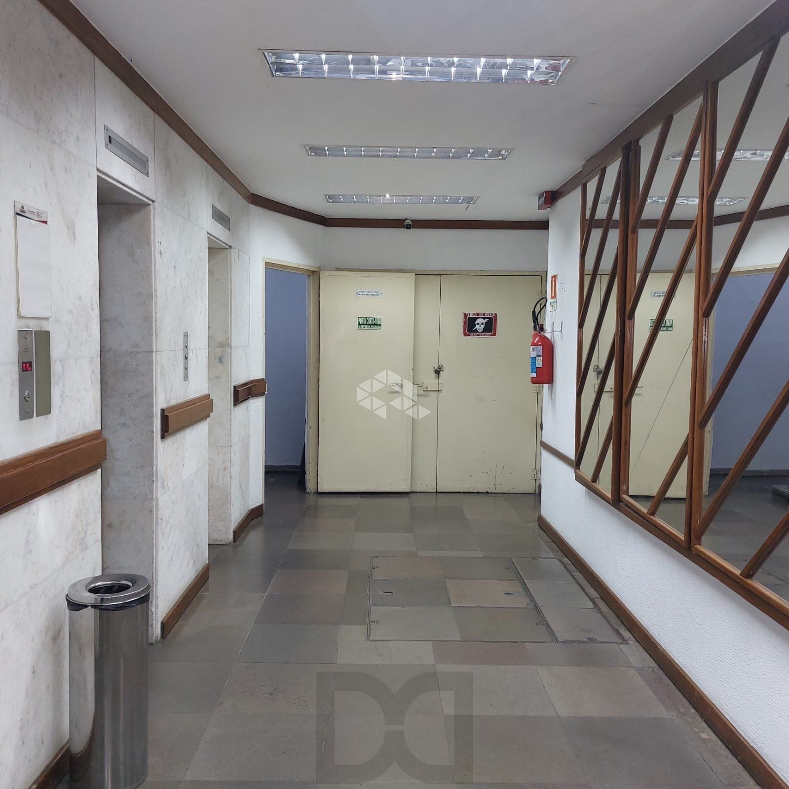 HALL-COM-ELEVADORES