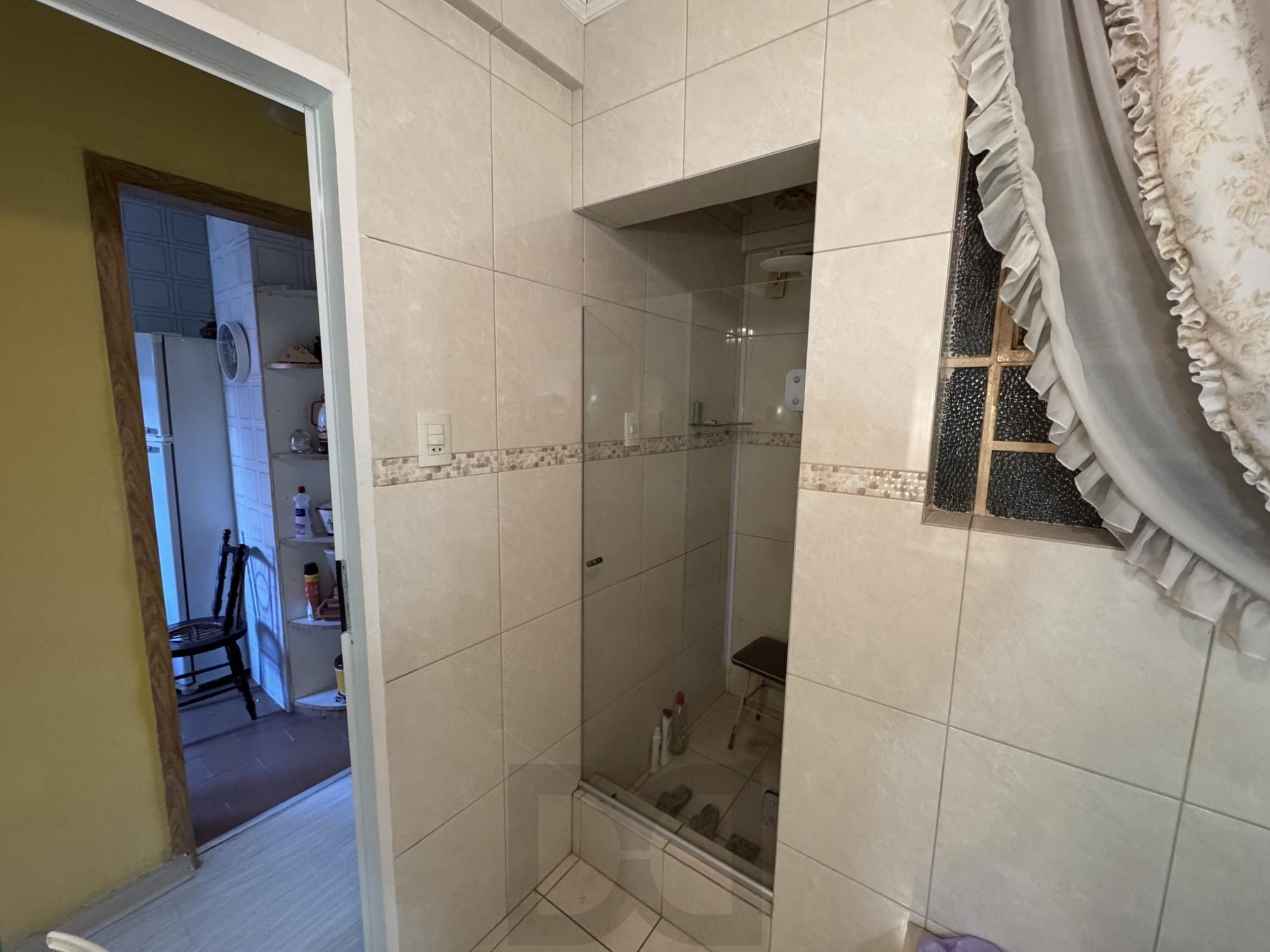 Apartamento de 2 Dormitórios com Elevador na Cidade Baixa — foto 5