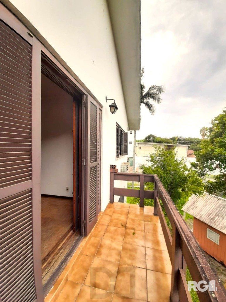 Casa com 351,60m2 de área construída em propriedade de 743m2 no Bairro Jardim Carvalho. — foto 26