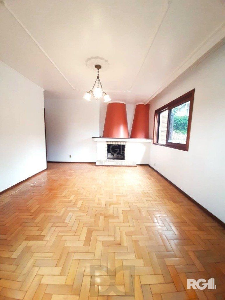 Casa com 351,60m2 de área construída em propriedade de 743m2 no Bairro Jardim Carvalho. — foto 30