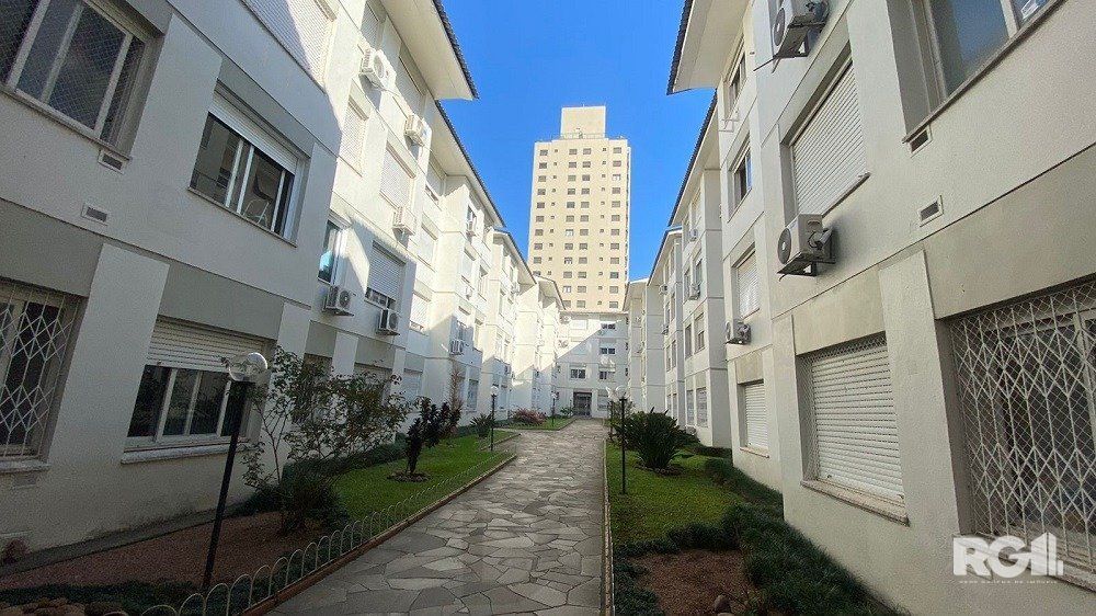 Apartamento Térreo Reformado com 2 Dormitórios no Menino Deus — foto 12