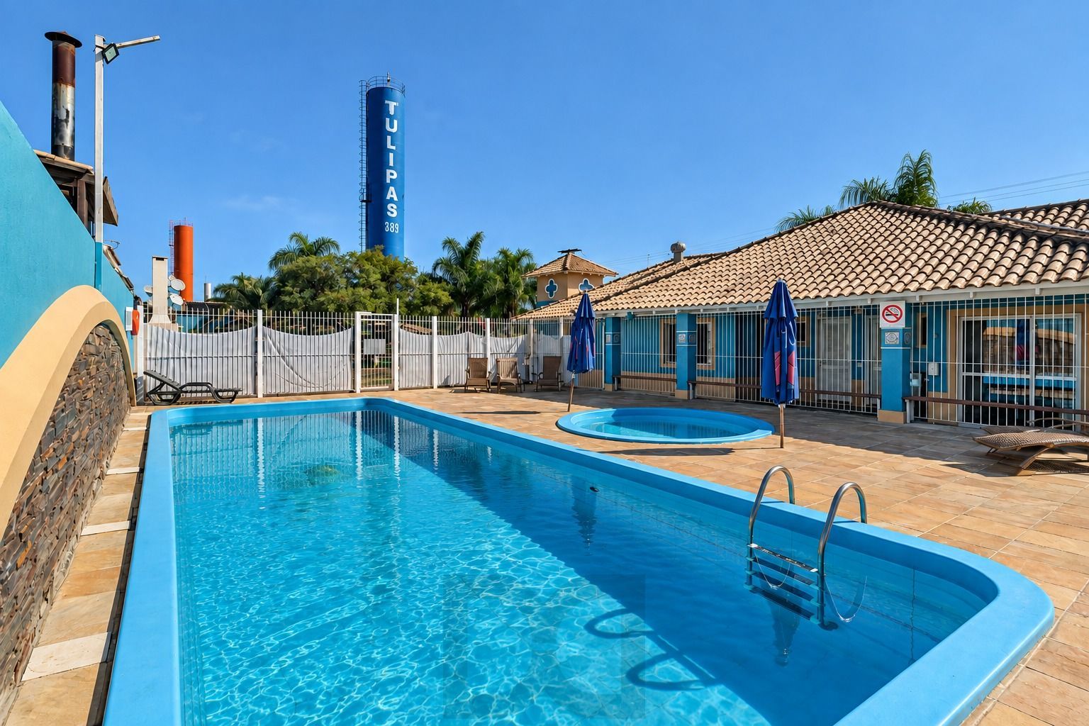 PISCINA-CONDOMINIO