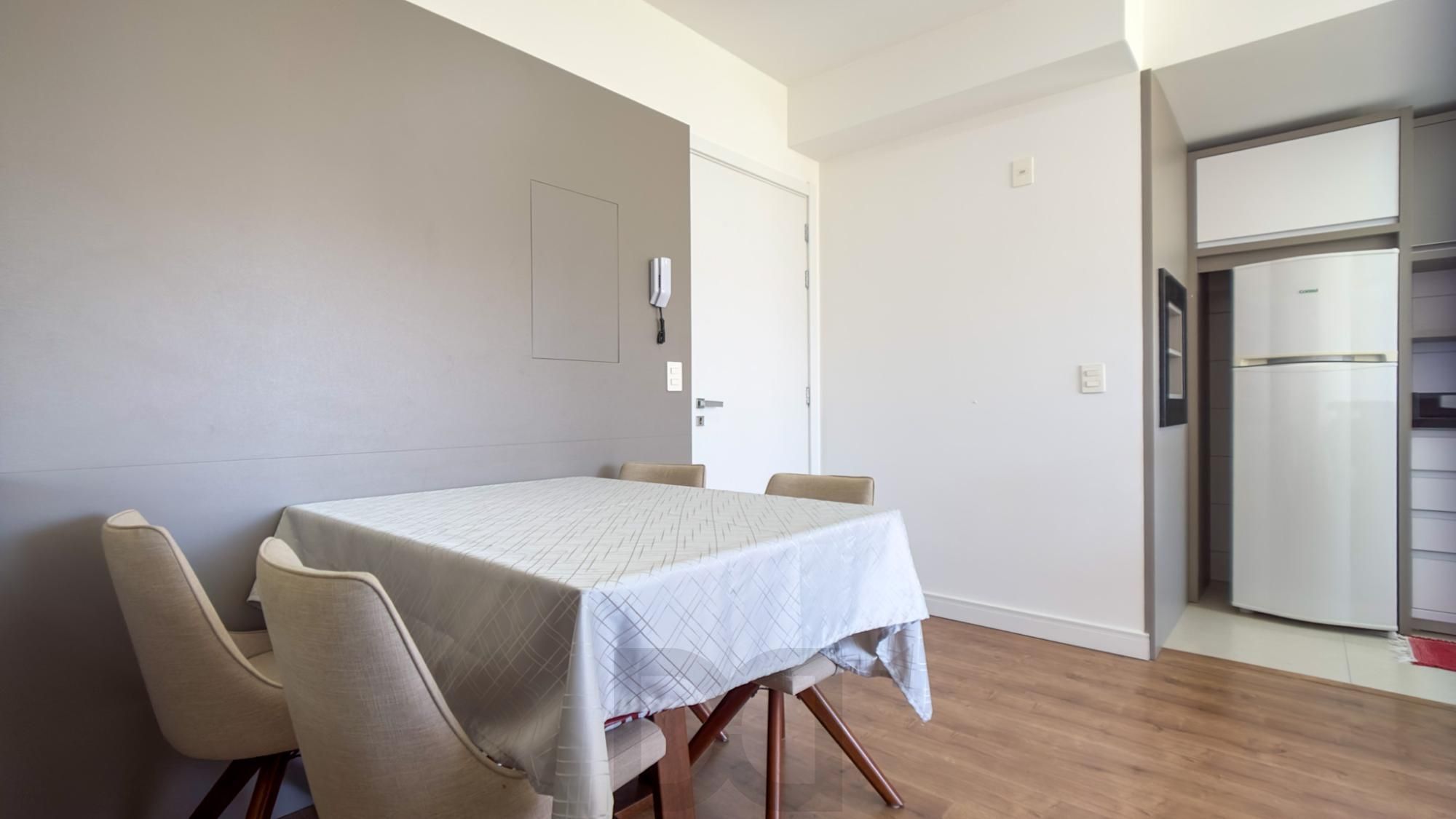 Excelente apartamento 2 dormitorios semi mobiliado localizado na cidade baixa — foto 12