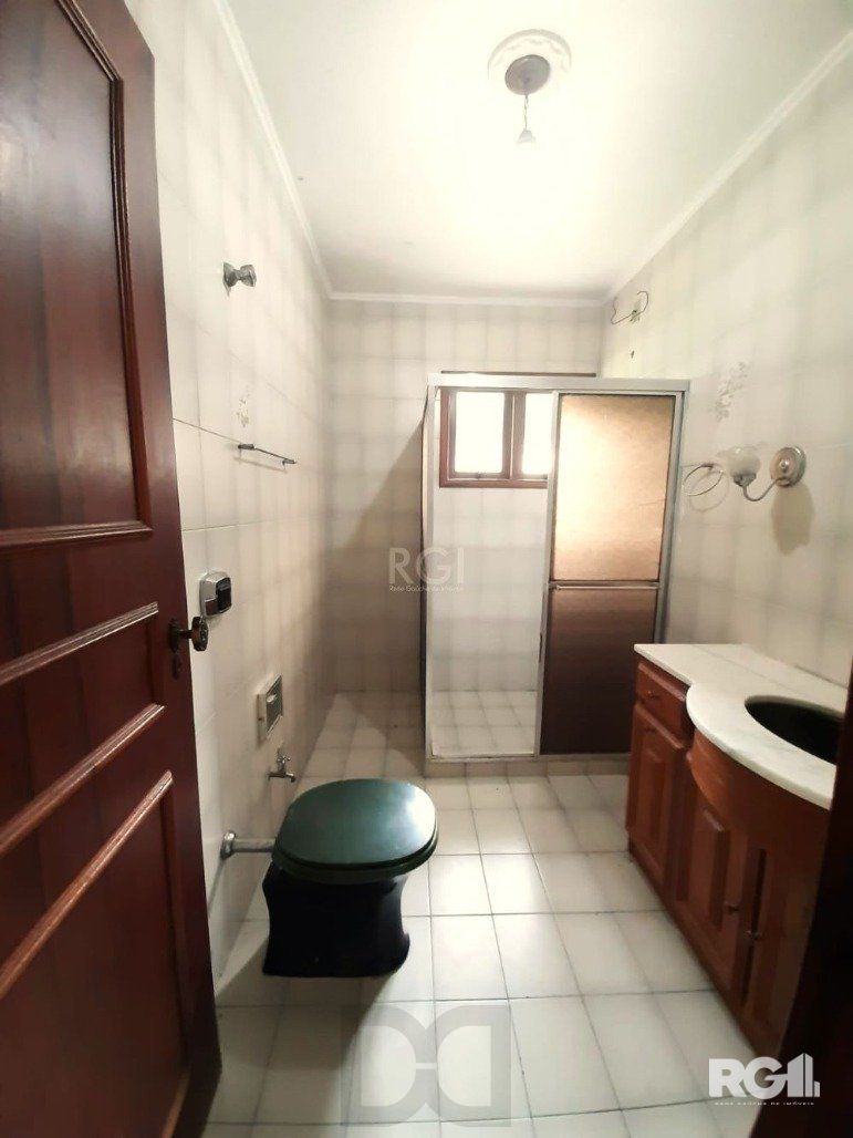Casa com 351,60m2 de área construída em propriedade de 743m2 no Bairro Jardim Carvalho. — foto 24
