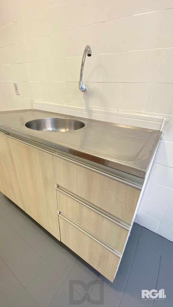 Apartamento 2 Dormitórios à Venda no Menino Deus | 4º Andar — foto 17