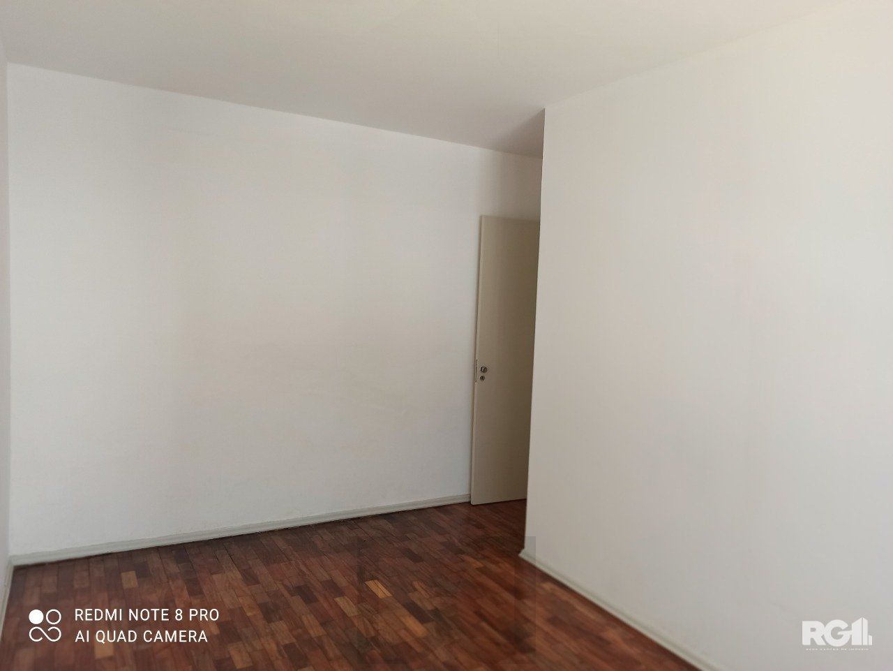 Apartamento de 2 dormitórios, banheiro social, sala, cozinha e área de serviço integrada. — foto 6