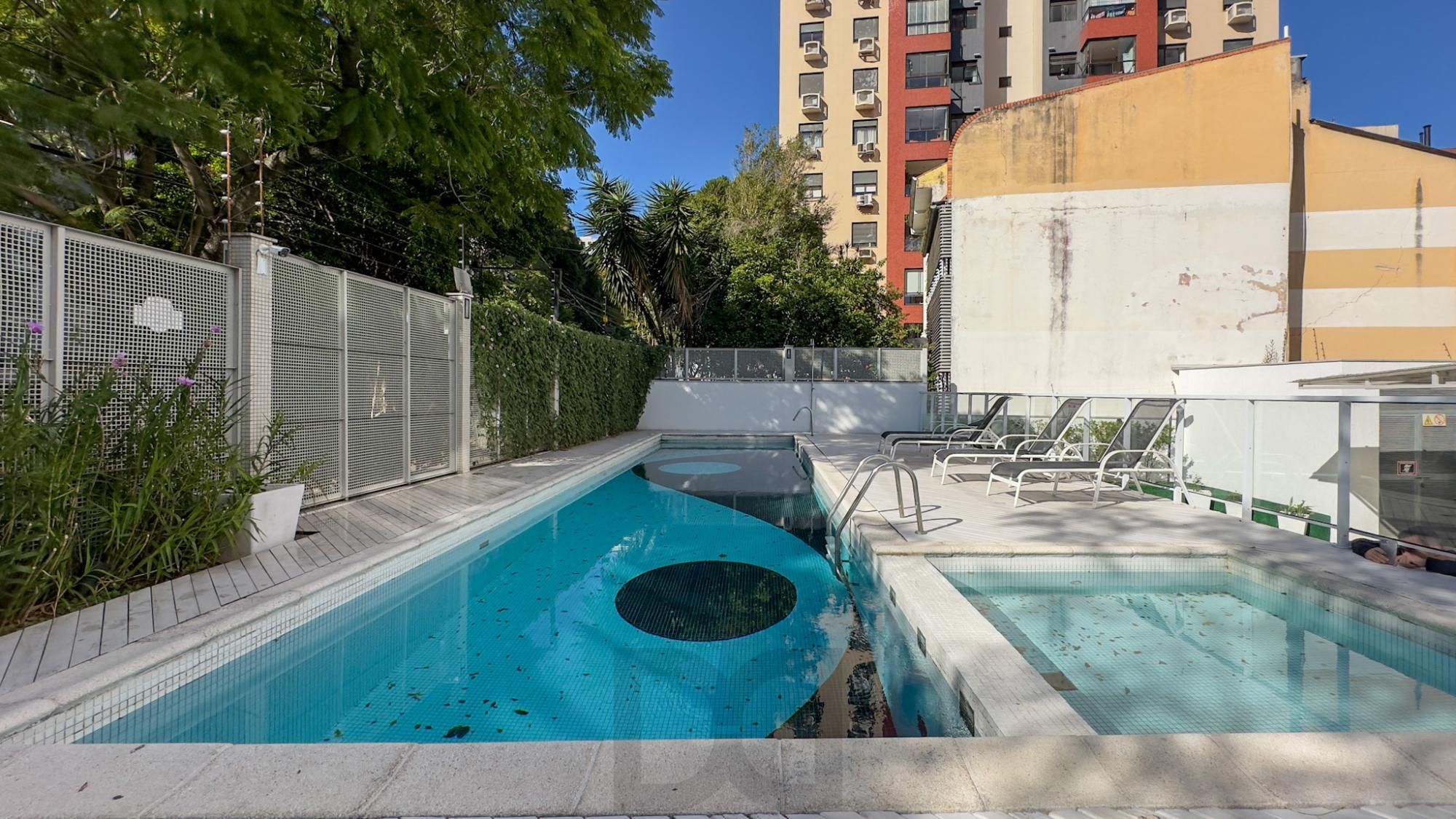 Piscina -Hall predio.