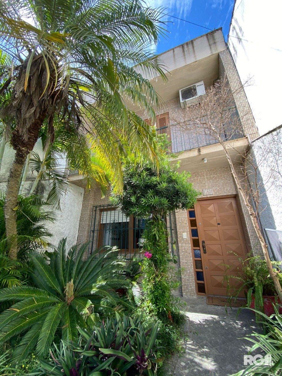CASA AMPLA 3 DORMITÓRIOS NO ANDAR SUPERIOR NA CIDADE BAIXA . — foto 1