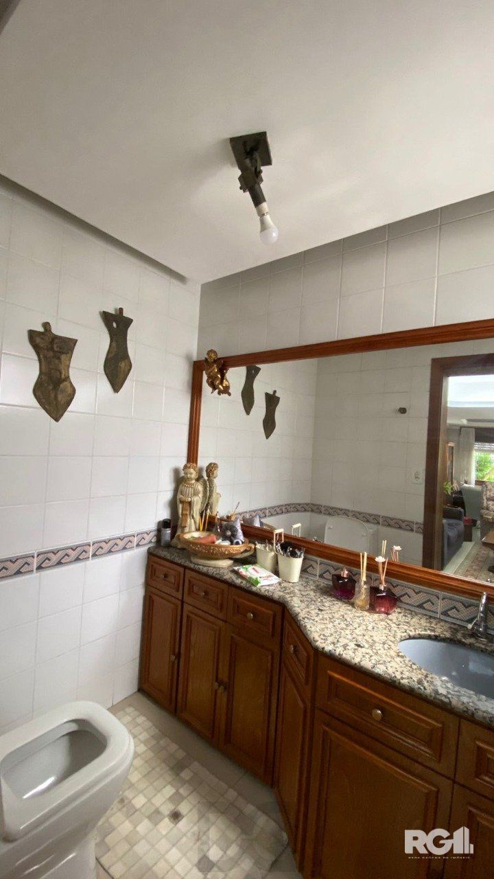 CASA AMPLA 3 DORMITÓRIOS NO ANDAR SUPERIOR NA CIDADE BAIXA . — foto 13