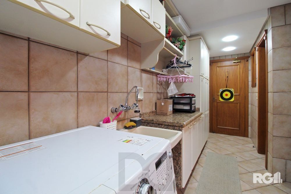 Casa de Alto Padrão com Lareira, Churrasqueira e Salão de Festas — foto 13