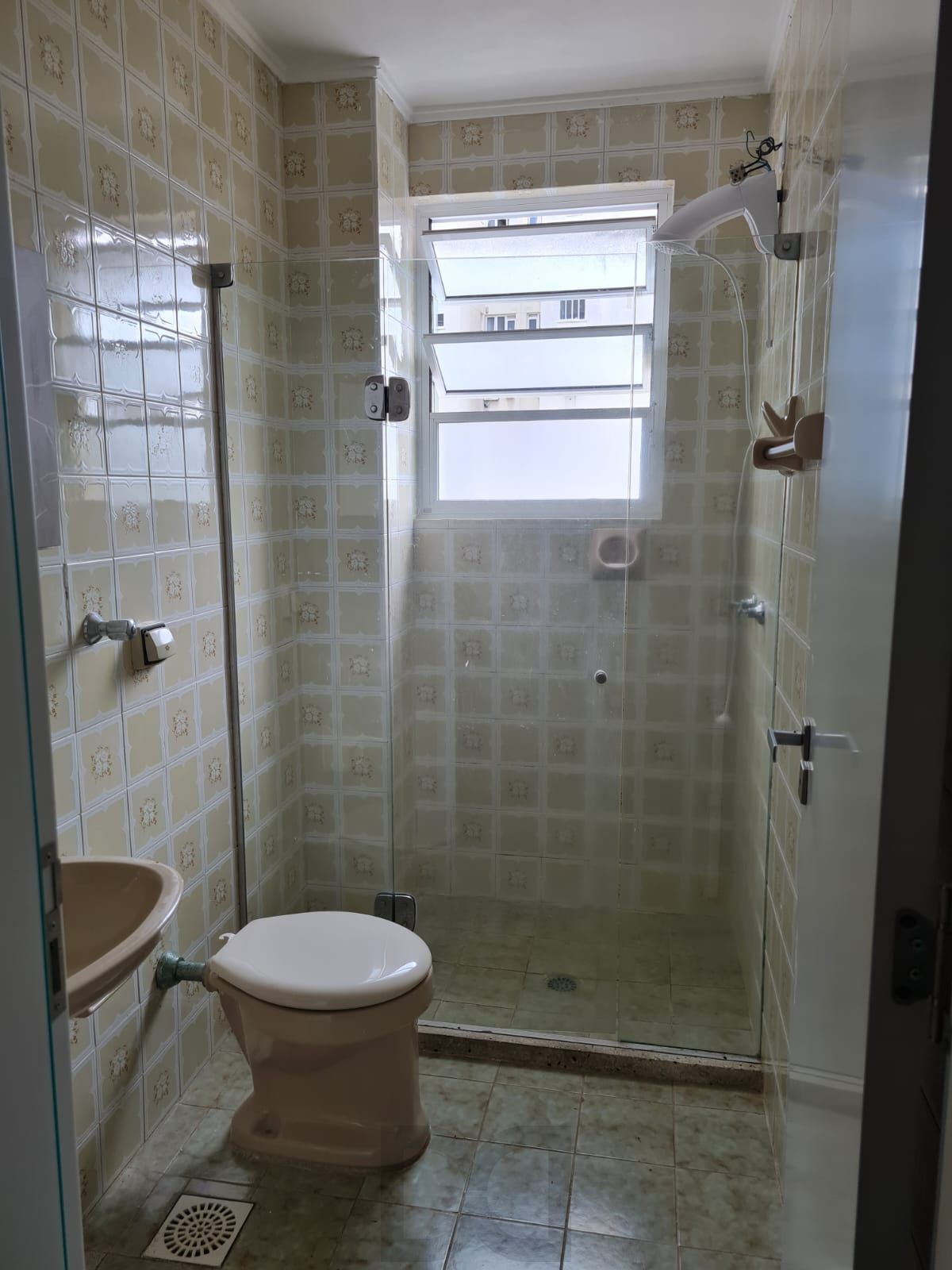 apartamento-banheiro-box