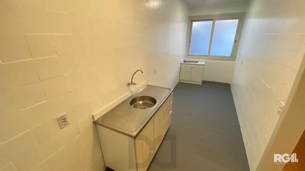 Apartamento 2 Dormitórios à Venda no Menino Deus | 4º Andar — foto 4